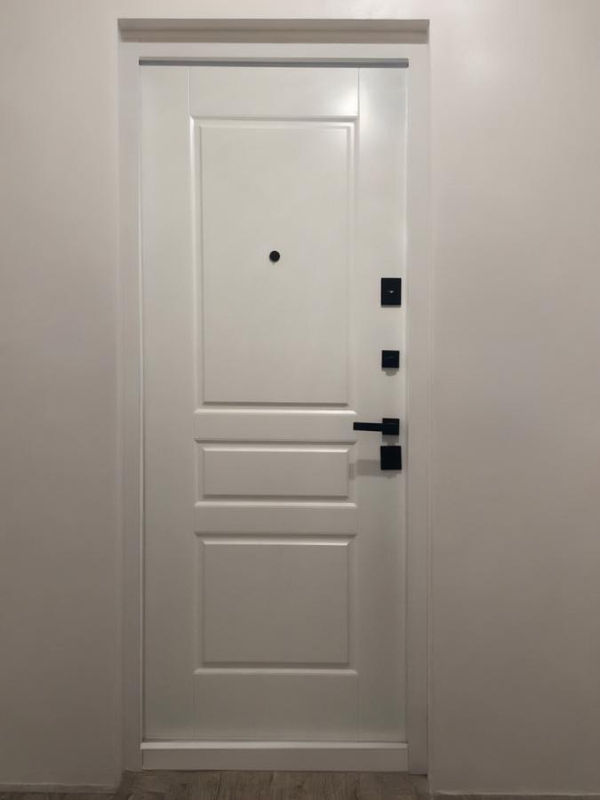 Внутренняя панель белого цвета Внутренняя панель белого цвета