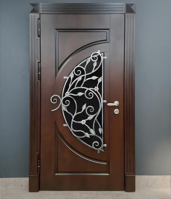 Дверь с ковкой и стеклом Дверь с ковкой и стеклом