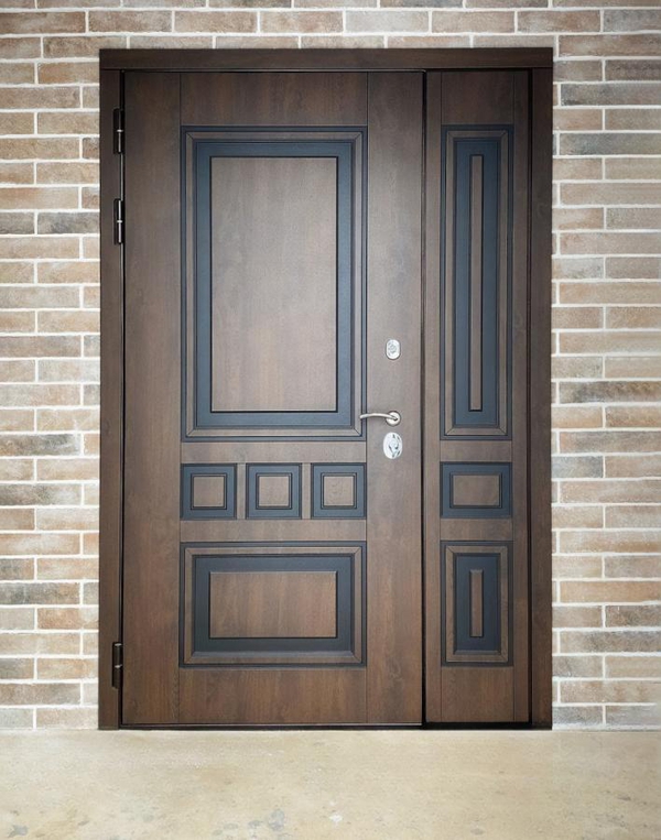 С боковой вставкой С боковой вставкой