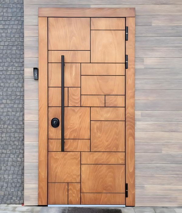 Уличная дверь с черной ручкой Уличная дверь с черной ручкой