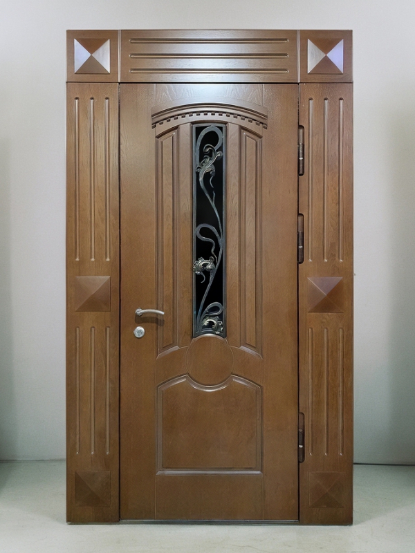 С широкими наличниками С широкими наличниками