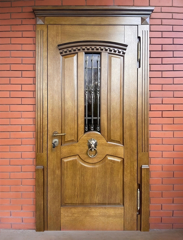 С кнокером и узким стеклом С кнокером и узким стеклом