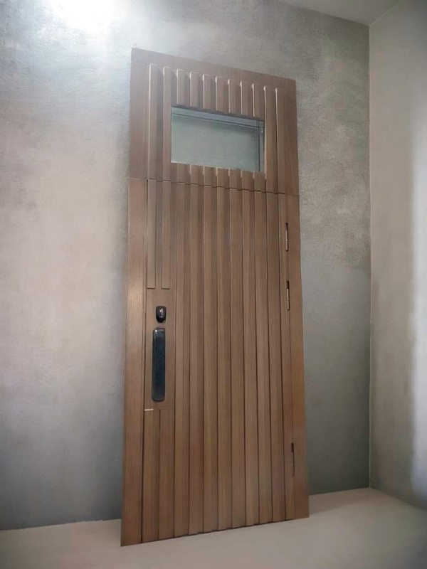 Дверь с электронным замком Дверь с электронным замком