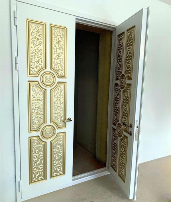 Двупольная дверь с патиной Двупольная дверь с патиной