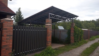 Односкатный автомобильный навес из профнастила