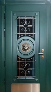 Входная термодверь с решетками, отбойником и стеклом (зеленый МДФ с чеканкой в виде льва) Входная термодверь с решетками, отбойником и стеклом (зеленый МДФ с чеканкой в виде льва)